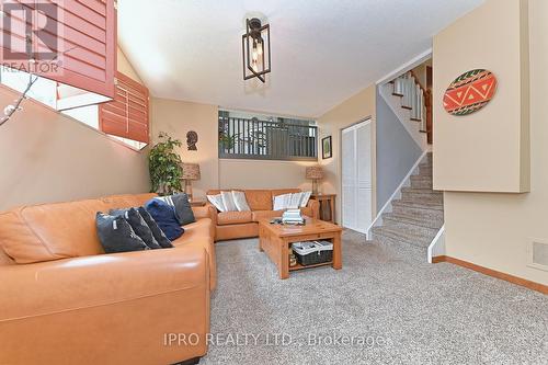 16 Bryant Court, Brampton, ON - Indoor