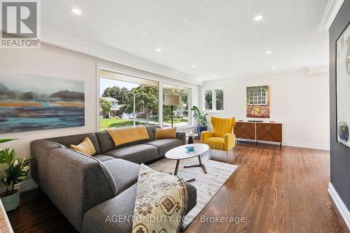 3479 Spruce Avenue, Burlington (Roseland), ON - Indoor Photo Showing Living Room