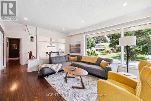 3479 Spruce Avenue, Burlington (Roseland), ON - Indoor Photo Showing Living Room