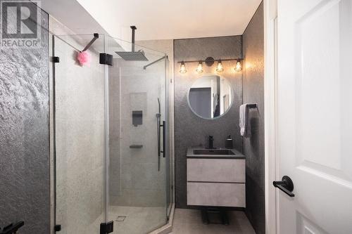 3155 Cardinal Drive, Burnaby, BC - Indoor Photo Showing Bathroom