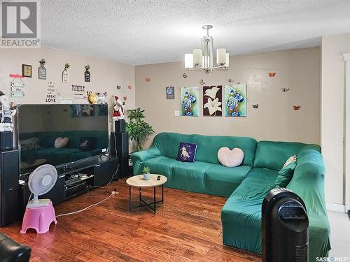 3817 Diefenbaker Drive, Saskatoon, SK - Indoor Photo Showing Living Room