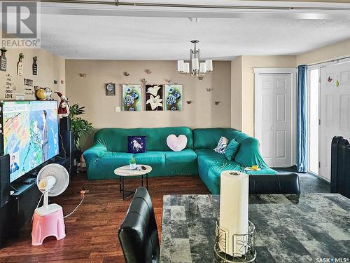 3817 Diefenbaker Drive, Saskatoon, SK - Indoor Photo Showing Living Room