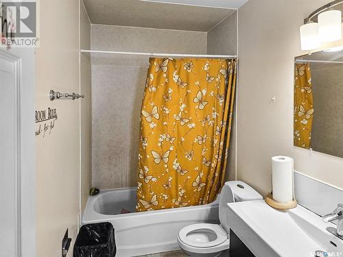 3817 Diefenbaker Drive, Saskatoon, SK - Indoor Photo Showing Bathroom