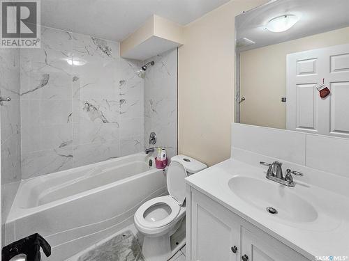 3817 Diefenbaker Drive, Saskatoon, SK - Indoor Photo Showing Bathroom