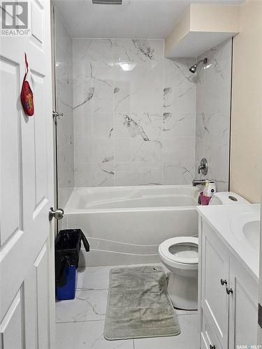 3817 Diefenbaker Drive, Saskatoon, SK - Indoor Photo Showing Bathroom