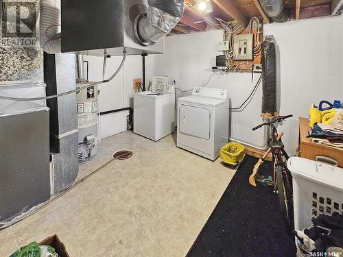 3817 Diefenbaker Drive, Saskatoon, SK - Indoor Photo Showing Laundry Room