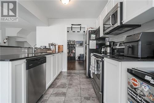 595 Foxlight Circle, Ottawa, ON - Indoor Photo Showing Kitchen With Stainless Steel Kitchen