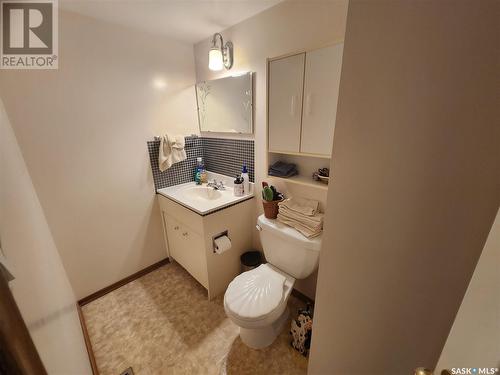 100 Scott Street, Kennedy, SK - Indoor Photo Showing Bathroom