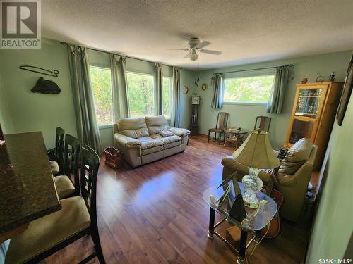 100 Scott Street, Kennedy, SK - Indoor Photo Showing Living Room