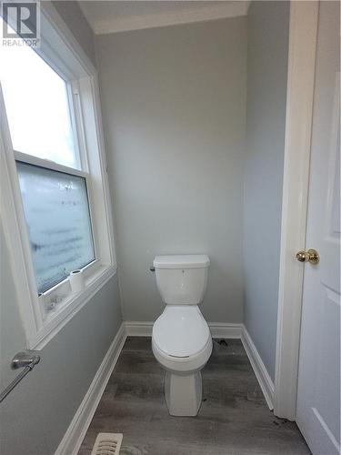 8 Millville Avenue, Cornwall, ON - Indoor Photo Showing Bathroom