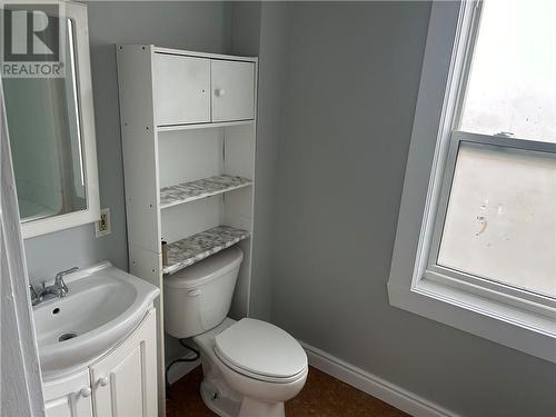 8 Millville Avenue, Cornwall, ON - Indoor Photo Showing Bathroom