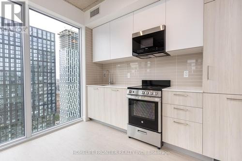 3004 - 65 Mutual Street, Toronto (Church-Yonge Corridor), ON - Indoor Photo Showing Kitchen