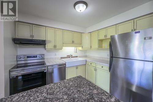 788 Silversmith Street, London, ON - Indoor Photo Showing Kitchen With Double Sink