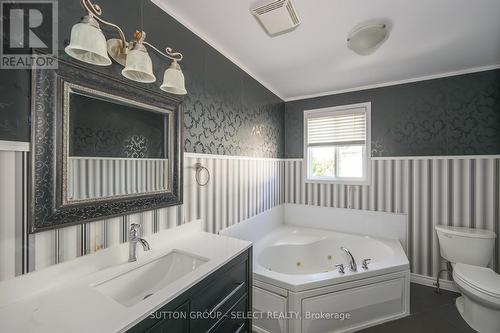 788 Silversmith Street, London, ON - Indoor Photo Showing Bathroom