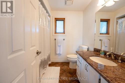 49 Gill Road, Lambton Shores (Grand Bend), ON - Indoor Photo Showing Bathroom