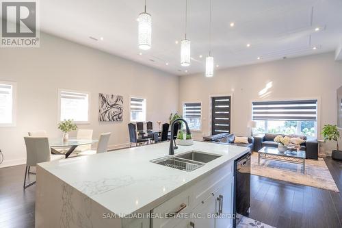 30 Maple Avenue N, Mississauga, ON - Indoor Photo Showing Kitchen With Double Sink With Upgraded Kitchen