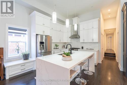 30 Maple Avenue N, Mississauga (Port Credit), ON - Indoor Photo Showing Kitchen With Upgraded Kitchen