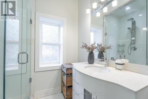 30 Maple Avenue N, Mississauga, ON - Indoor Photo Showing Bathroom