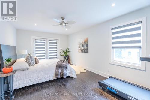 30 Maple Avenue N, Mississauga, ON - Indoor Photo Showing Bedroom