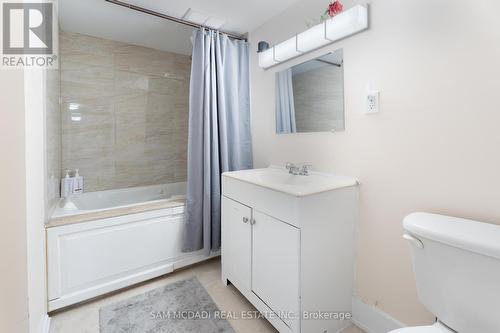 30 Maple Avenue N, Mississauga, ON - Indoor Photo Showing Bathroom