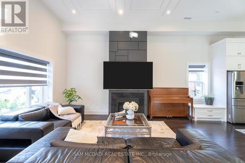 30 Maple Avenue N, Mississauga (Port Credit), ON - Indoor Photo Showing Living Room With Fireplace