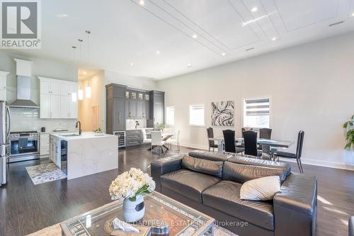 30 Maple Avenue N, Mississauga (Port Credit), ON - Indoor Photo Showing Living Room