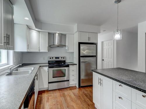 Cuisine - 847 Ch. De La Paix, Saint-Sauveur, QC - Indoor Photo Showing Kitchen With Double Sink