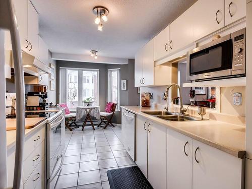 Cuisine - 11-200 Boul. De L'Hôpital, Gatineau (Gatineau), QC - Indoor Photo Showing Kitchen With Double Sink