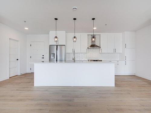 Cuisine - 201-75 Rue Richelieu, Saint-Jean-Sur-Richelieu, QC - Indoor Photo Showing Kitchen With Upgraded Kitchen