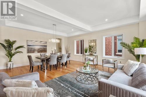 10 Becky Cheung Court, Toronto (Newtonbrook East), ON - Indoor Photo Showing Living Room