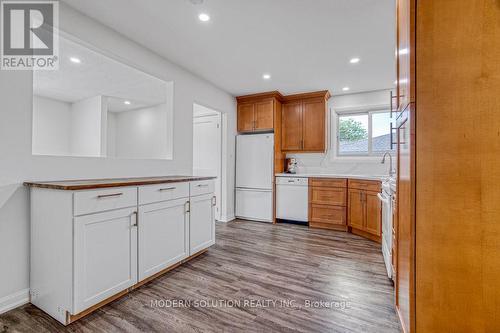 82 Shea Crescent, Kitchener, ON - Indoor Photo Showing Kitchen