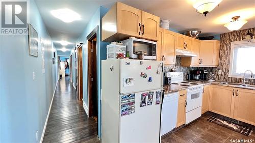 South Wiseton Acreage, King George Rm No. 256, SK - Indoor Photo Showing Kitchen With Double Sink