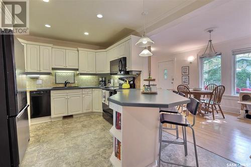 2215 Cameron Street, Regina, SK - Indoor Photo Showing Kitchen With Upgraded Kitchen