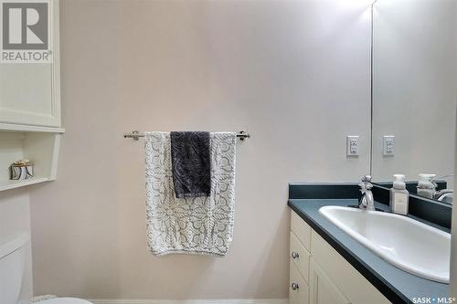 2215 Cameron Street, Regina, SK - Indoor Photo Showing Bathroom