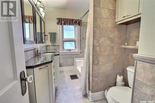 2215 Cameron Street, Regina, SK - Indoor Photo Showing Bathroom