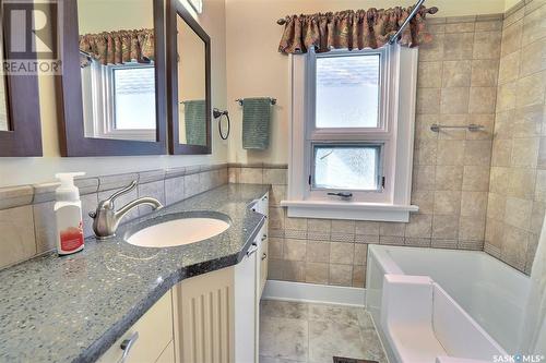 2215 Cameron Street, Regina, SK - Indoor Photo Showing Bathroom