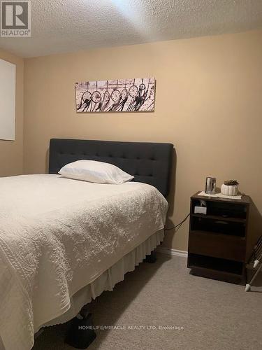 39 Bow River Crescent, Mississauga, ON - Indoor Photo Showing Bedroom