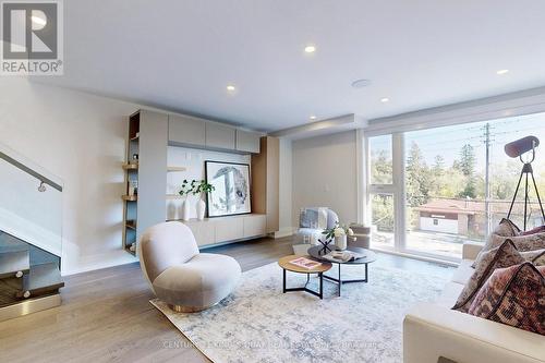 3052 Bayview Avenue, Toronto (Willowdale East), ON - Indoor Photo Showing Living Room