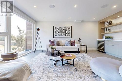 3052 Bayview Avenue, Toronto (Willowdale East), ON - Indoor Photo Showing Living Room