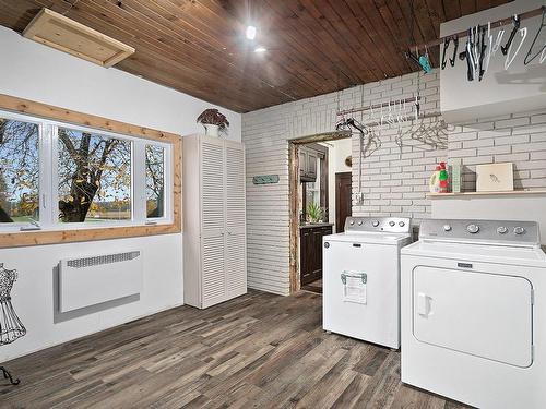 Laundry room - 34 Ch. D'Aylmer, Bristol, QC - Indoor Photo Showing Laundry Room