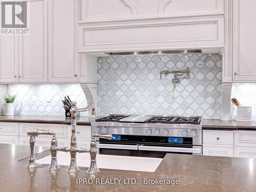 51 Classic Drive, Brampton (Credit Valley), ON - Indoor Photo Showing Kitchen With Upgraded Kitchen