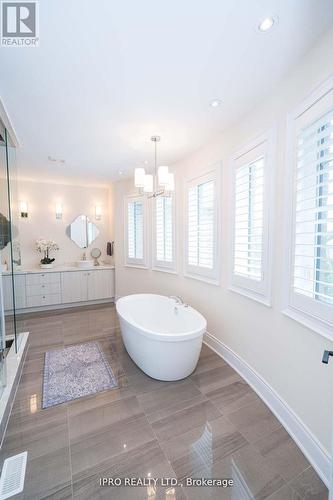 51 Classic Drive, Brampton (Credit Valley), ON - Indoor Photo Showing Bathroom