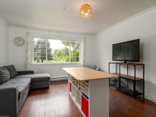 Living room - 3607 Rue Rivard, Laval (Saint-Vincent-De-Paul), QC - Indoor Photo Showing Living Room