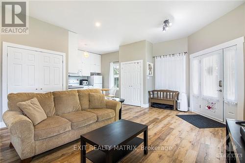 5054 County 10 Road, Prescott And Russell, ON - Indoor Photo Showing Living Room