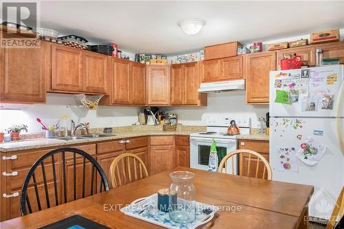 5054 County 10 Road, Prescott And Russell, ON - Indoor Photo Showing Kitchen With Double Sink