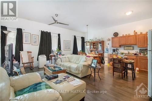 5054 County 10 Road, Prescott And Russell, ON - Indoor Photo Showing Living Room