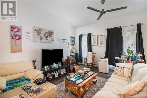 5054 County 10 Road, Prescott And Russell, ON - Indoor Photo Showing Living Room