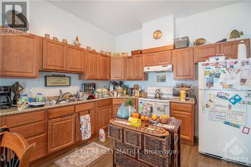 5054 County 10 Road, Prescott And Russell, ON - Indoor Photo Showing Kitchen