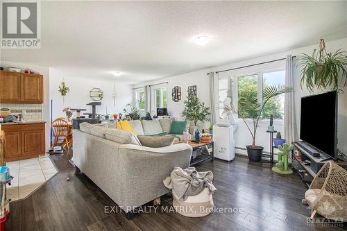 5054 County 10 Road, Prescott And Russell, ON - Indoor Photo Showing Living Room