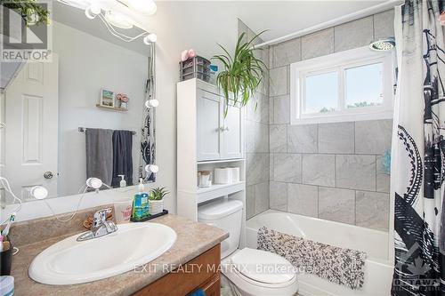 5054 County 10 Road, Prescott And Russell, ON - Indoor Photo Showing Bathroom